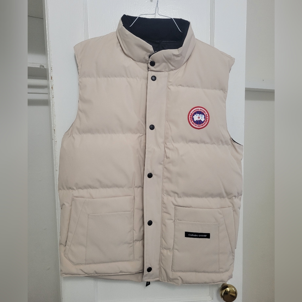 NWT Men's Large Canada Goose Vest in Cream